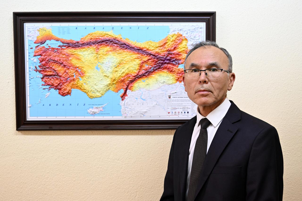 Sindirgi shaken by ‘extraordinary earthquake storm’ for 3 months, expert warns