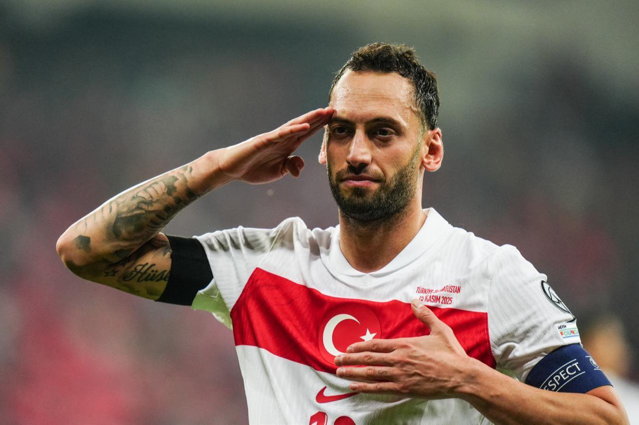 Türkiye’s Hakan Calhanoglu salutes after scoring a goal during the 2026 FIFA World Cup UEFA Qualifiers Group E match between Türkiye and Bulgaria, in Bursa, Türkiye, on Nov. 15, 2025. (AA Photo)