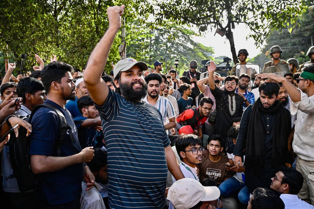 People celebrate the court's verdict after Bangladesh's fugitive former Prime Minister Sheikh Hasina was found guilty and sentenced to death in Dhaka, Bangladesh on Nov. 17, 2025. (AFP Photo)