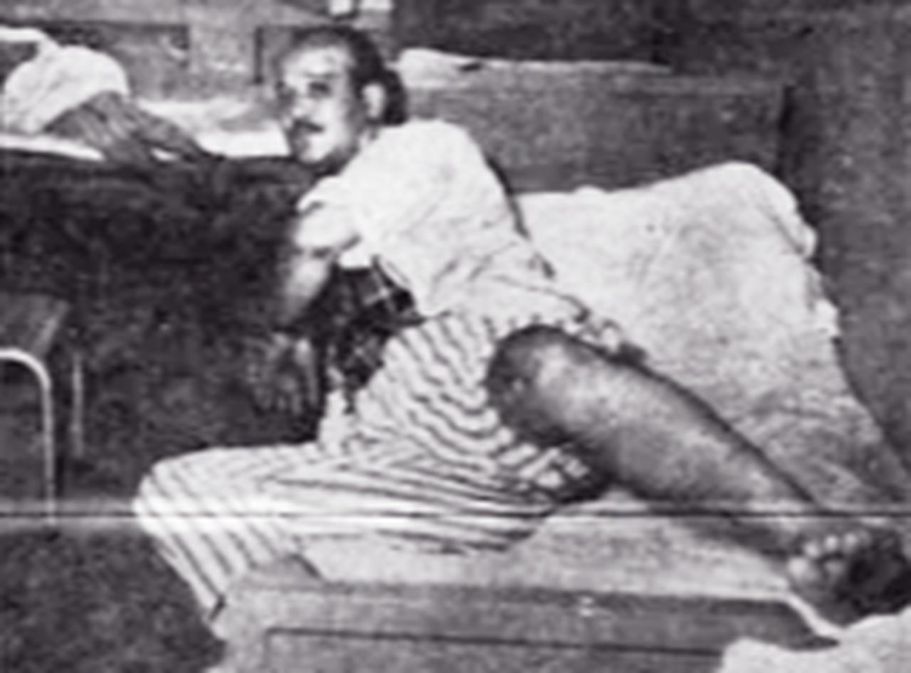 The driver of the intercity bus is seen receiving treatment at a local hospital following the 1965 Hendek crash involving a tanker carrying nitric acid. (Photo via Hurriyet daily)