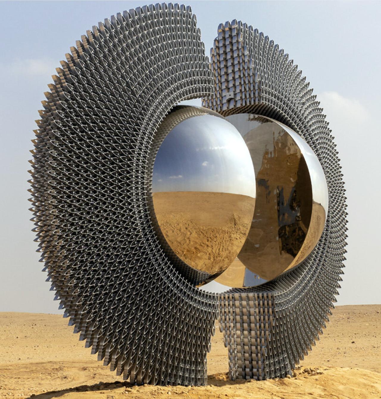 The Shen, a large-scale aluminum sculpture installed by Turkish artist Mert Ege Köse on the Giza Plateau for Art D’Égypte 2025 (photo via Instagram \ @asassanat)