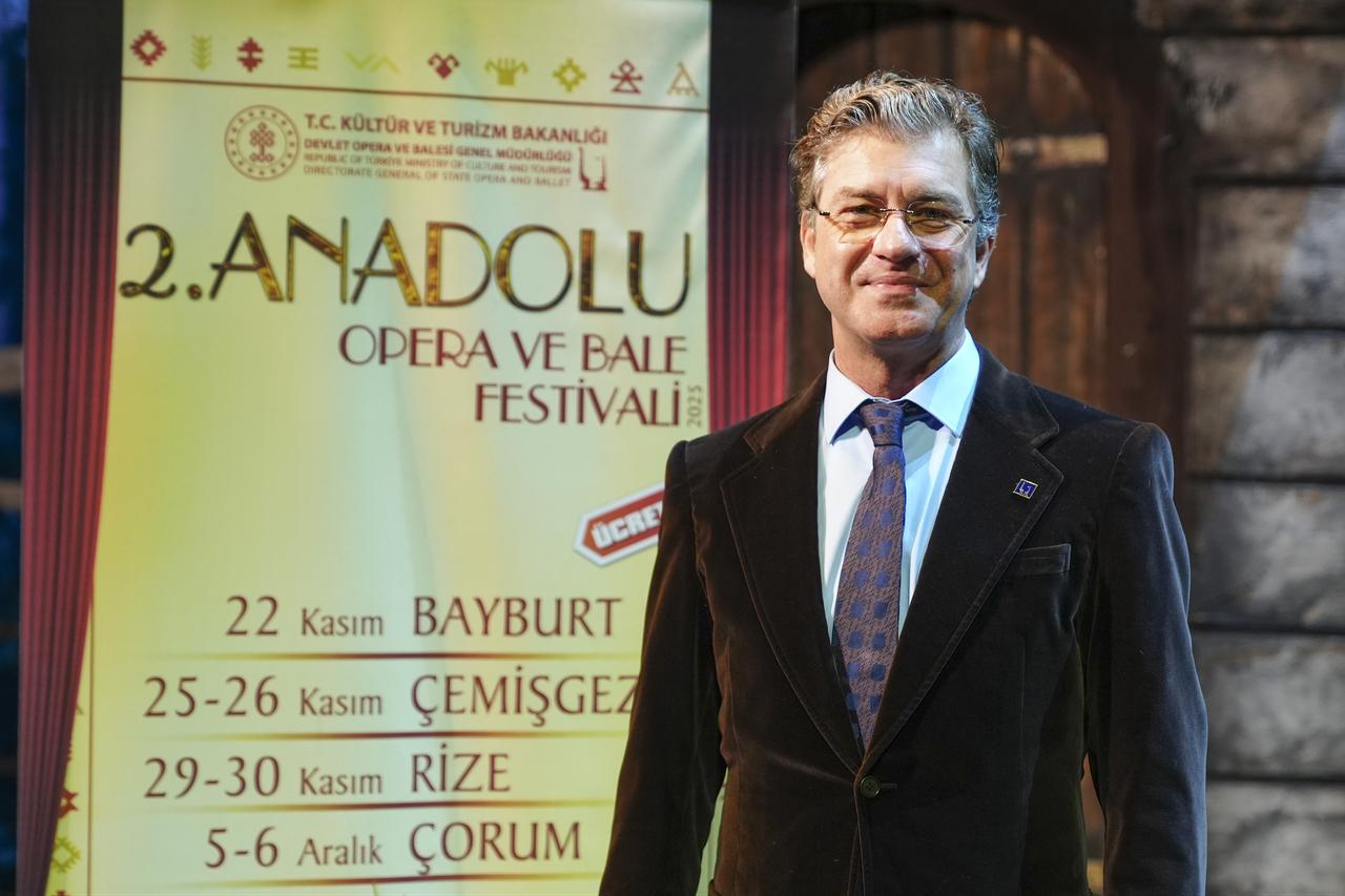 State Opera and Ballet General Director Tan Sagturk poses in front of the promotional banner for the 2nd Anatolia Opera and Ballet Festival, which will start in Bayburt on November 22. (AA Photo)