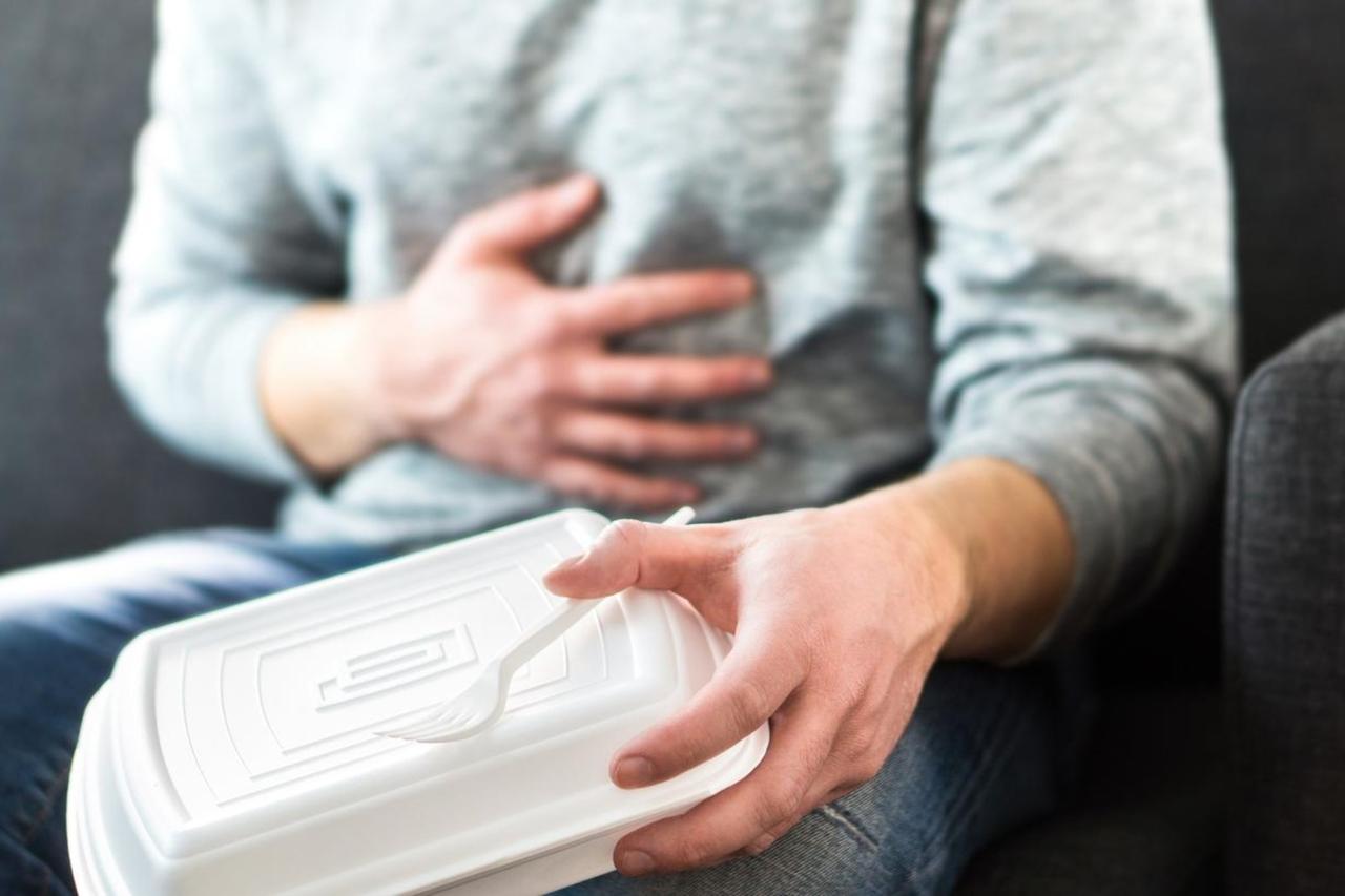 Sisters visiting from Netherlands hospitalized with food poisoning in Istanbul, Fatih 