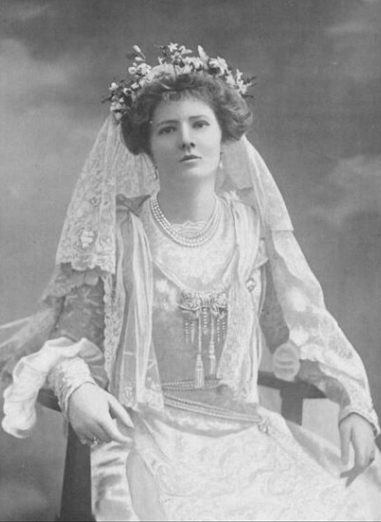 Lady Lettice Grosvenor in 1902, wearing jewels linked to the diamond bow’s later provenance. (Photo via royalwatcherblog.com)