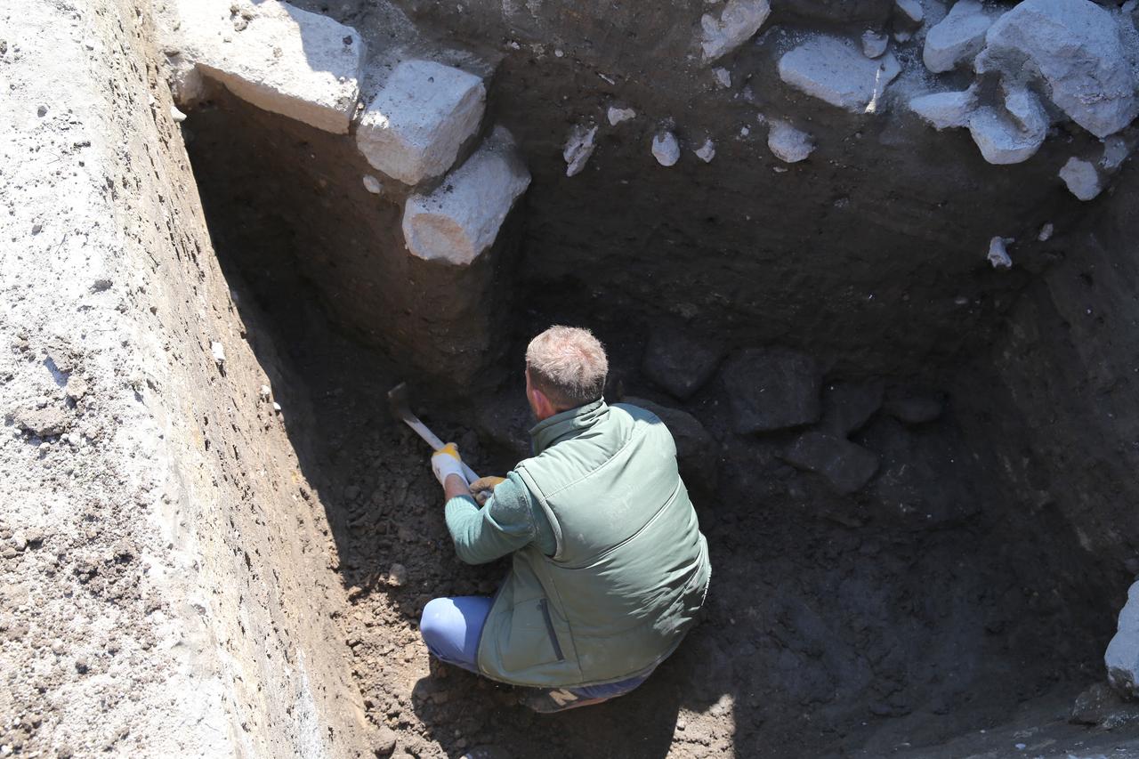 New archaeological findings at Degirmenler Hoyuk in Erzurum, uncovered during ongoing rescue excavations, have revealed architectural traces that date back to a period before the Karaz culture, on Nov. 2, 2025. (AA Photo)