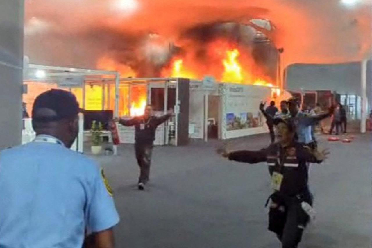The screen grab taken from AFPTV video footage shows emergency crews battling a fire that broke out at a pavilion inside the venue of the COP30 UN Climate Change Conference in Belem, Para state, Brazil, November 20, 2025. (AFP Photo)