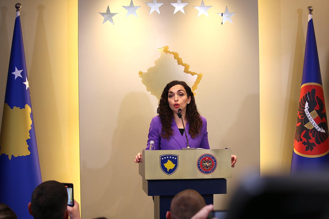 Kosovo President Vjosa Osmani delivers a statement after announcing the dissolution of the Parliament following the failure of two prime ministerial candidates to secure a vote of confidence in Pristina, Kosovo, on November 20, 2025. (AA Photo)