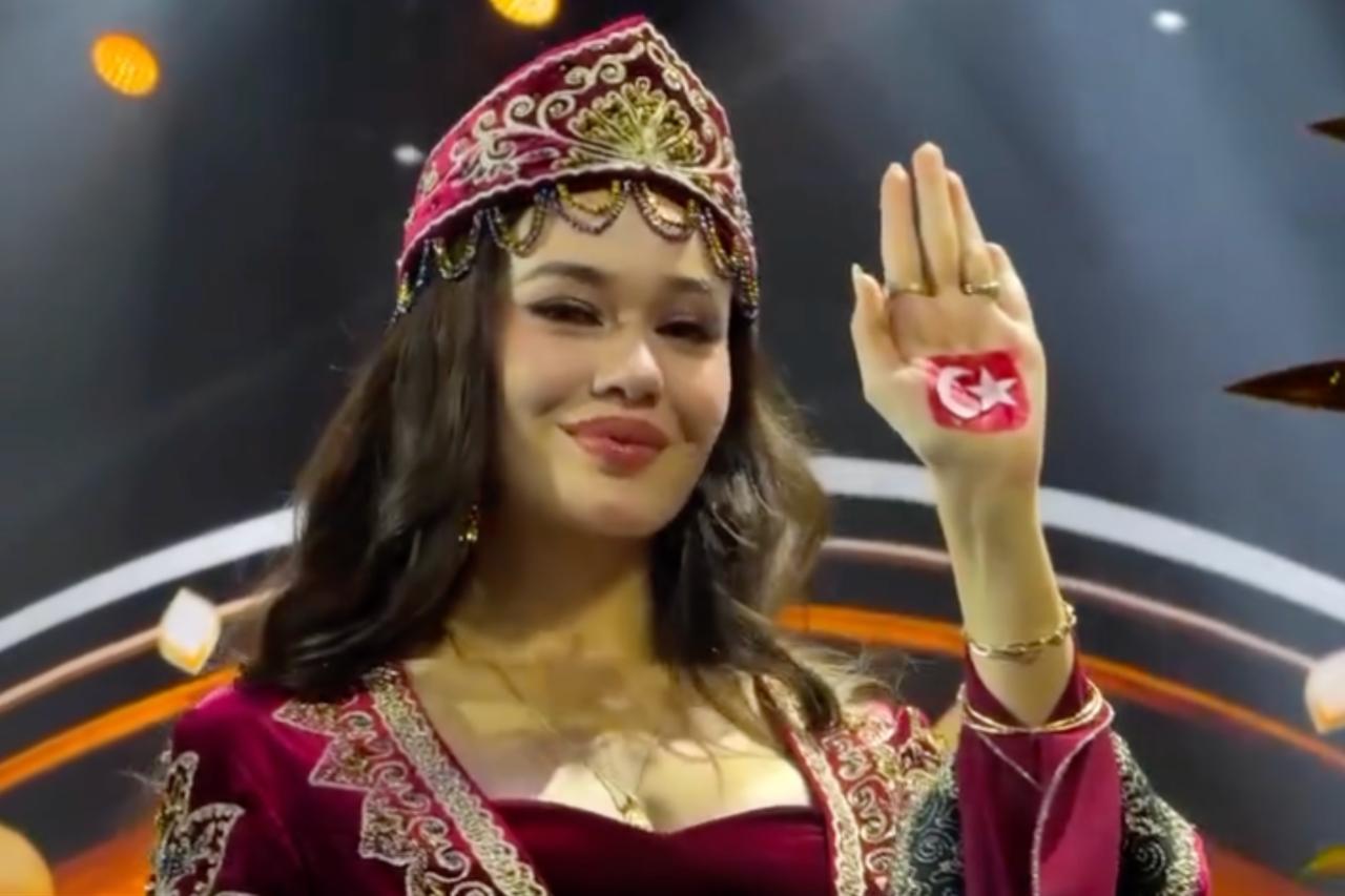 Ceren Arslan shows a Turkish flag drawn on her hand during the Miss Universe 2025 camp in Bangkok, Thailand, November 20, 2025. (Photo via Instagram / @cerenarsllan)