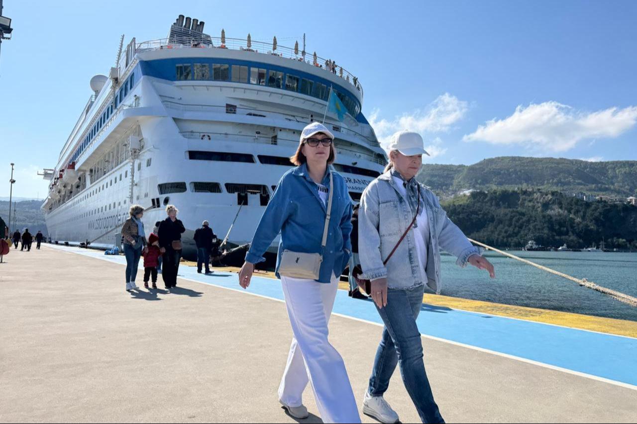 The cruise ship Astoria Grande arrived at Amasra Port after departing from Sochi, Russia, Bartin, Türkiye, Apr. 30, 2025. (AA Photo)