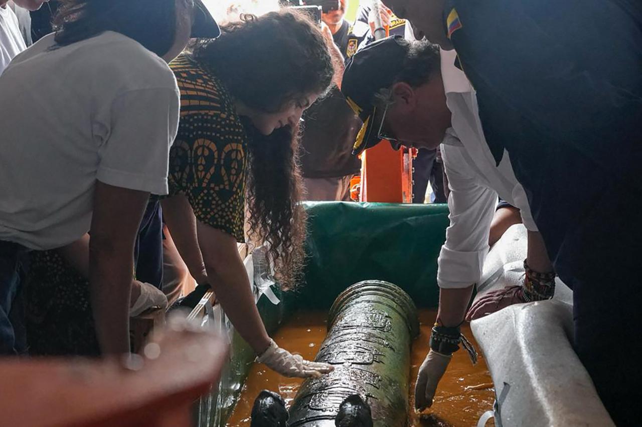 Colombia retrieves first treasures from legendary San Jose shipwreck