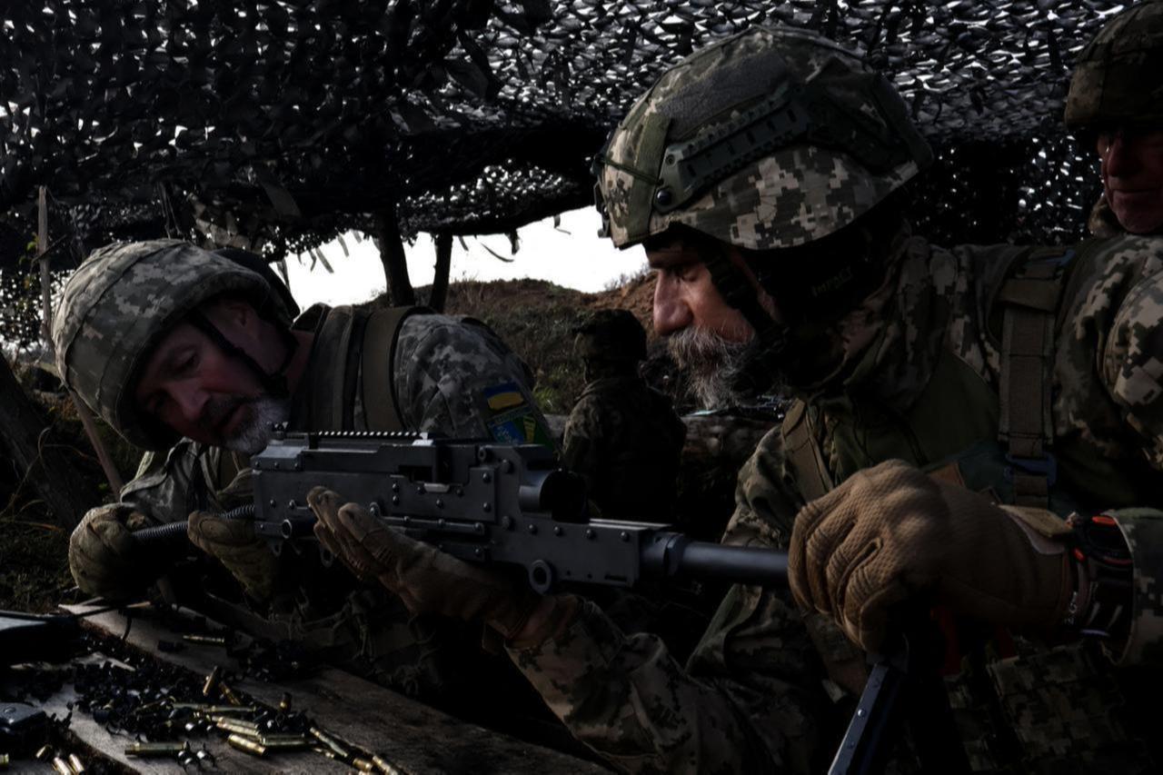 Ukrainian recruits learn how to use a 7,62 mm FN MAG machine gun at an undisclosed location, amid the Russian invasion of Ukraine on Nov. 5, 2025. (Photo via 65th Mechanized Brigade of Ukrainian Armed Forces / AFP)