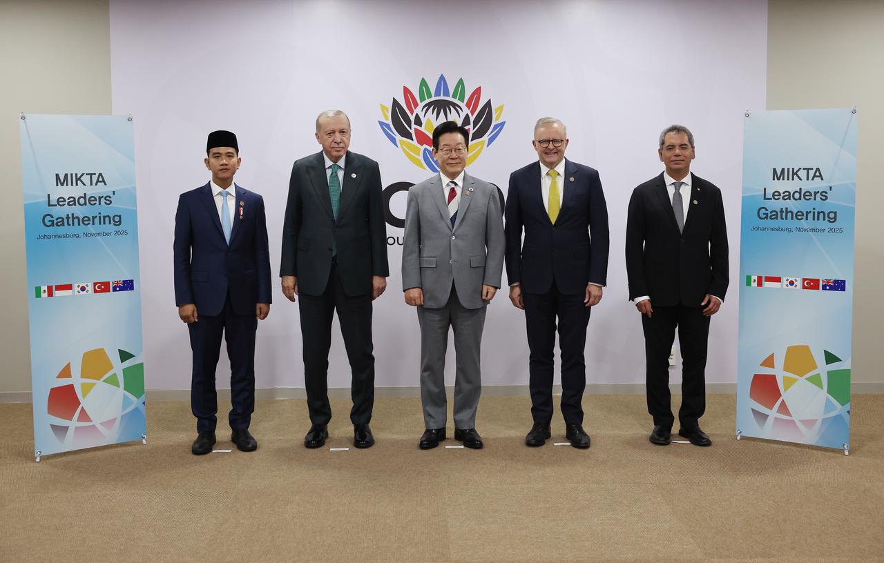 Erdogan attends the MIKTA Leaders Meeting held as part of the G20 Leaders Summit in Johannesburg, South Africa on Nov. 22, 2025. (Turkish Presidency /AA Photo)