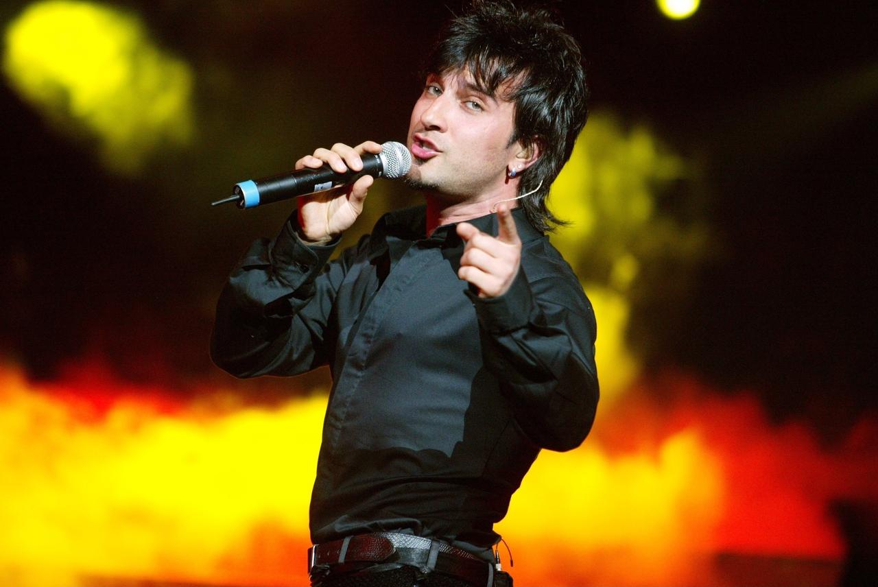 Turkish pop singer Tarkan performs at Lanxess Arena, Germany, July 5, 2004. (Photo via Wikimedia)