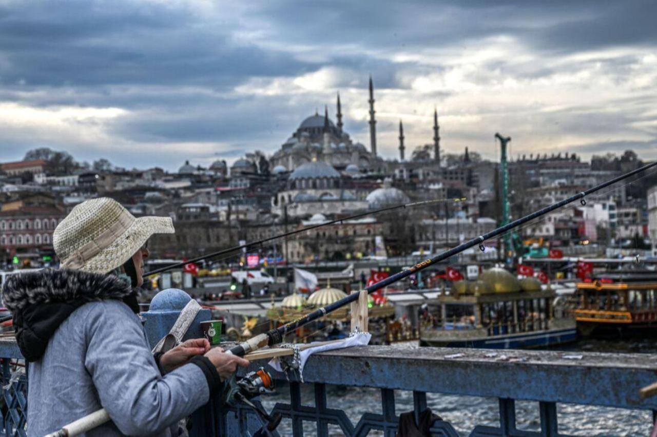 Life in Türkiye through the eyes of long-term, insider-outsider expat writer Lisa Morrow