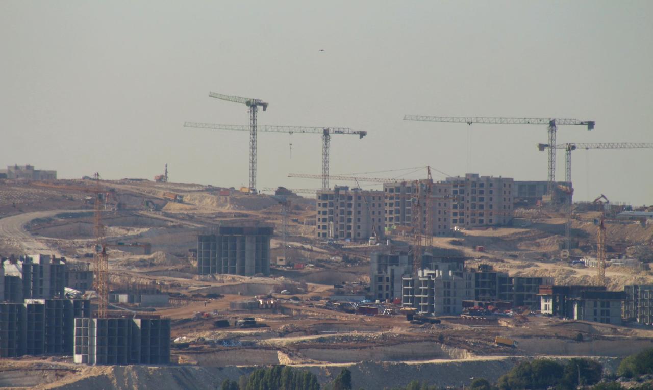 Construction activity intensifies on the hills surrounding Sazlidere, with cranes and apartment blocks rapidly reshaping the landscape north of Istanbul, Türkiye, Sep. 1, 2025. (Photo via X/@puleragema)