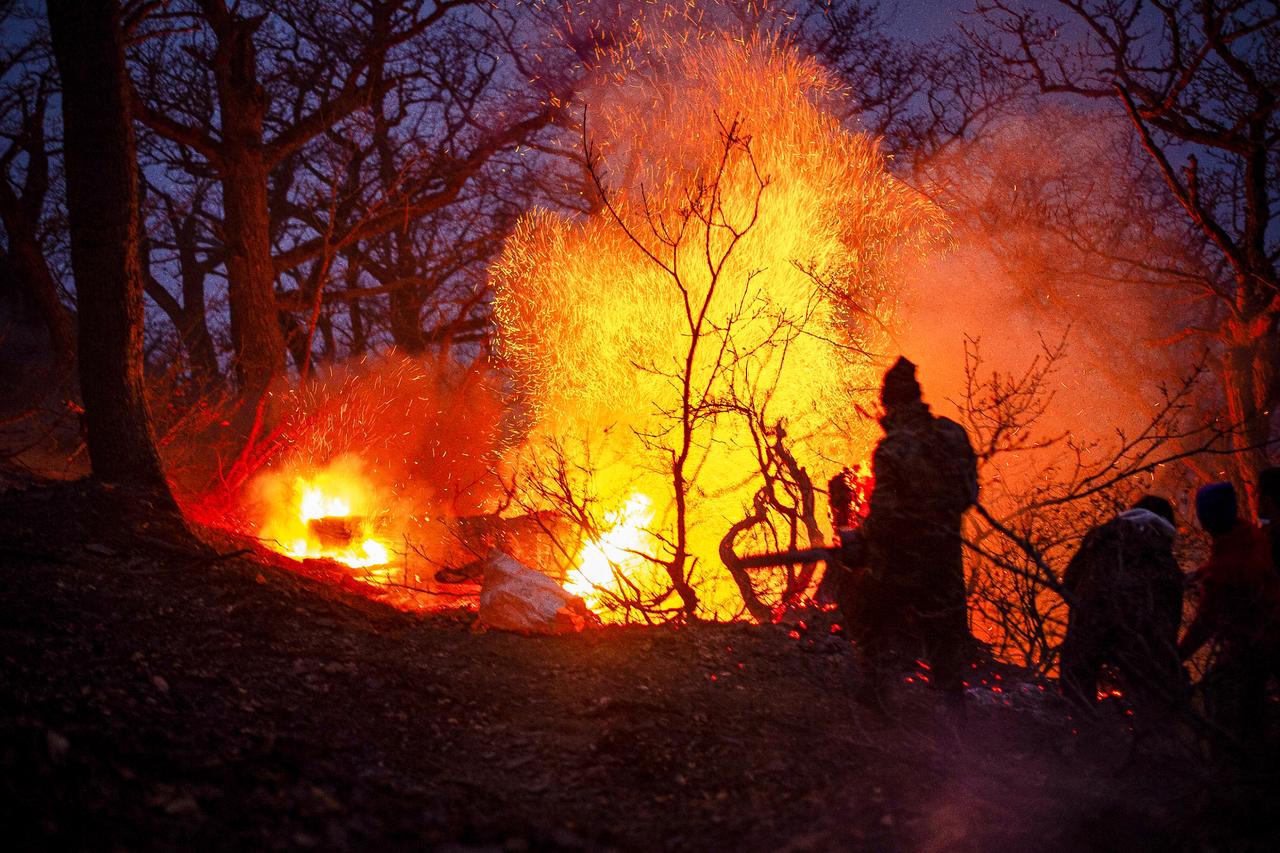 Türkiye sends water bombers to Iran to help fight fire threatening UNESCO-listed forests