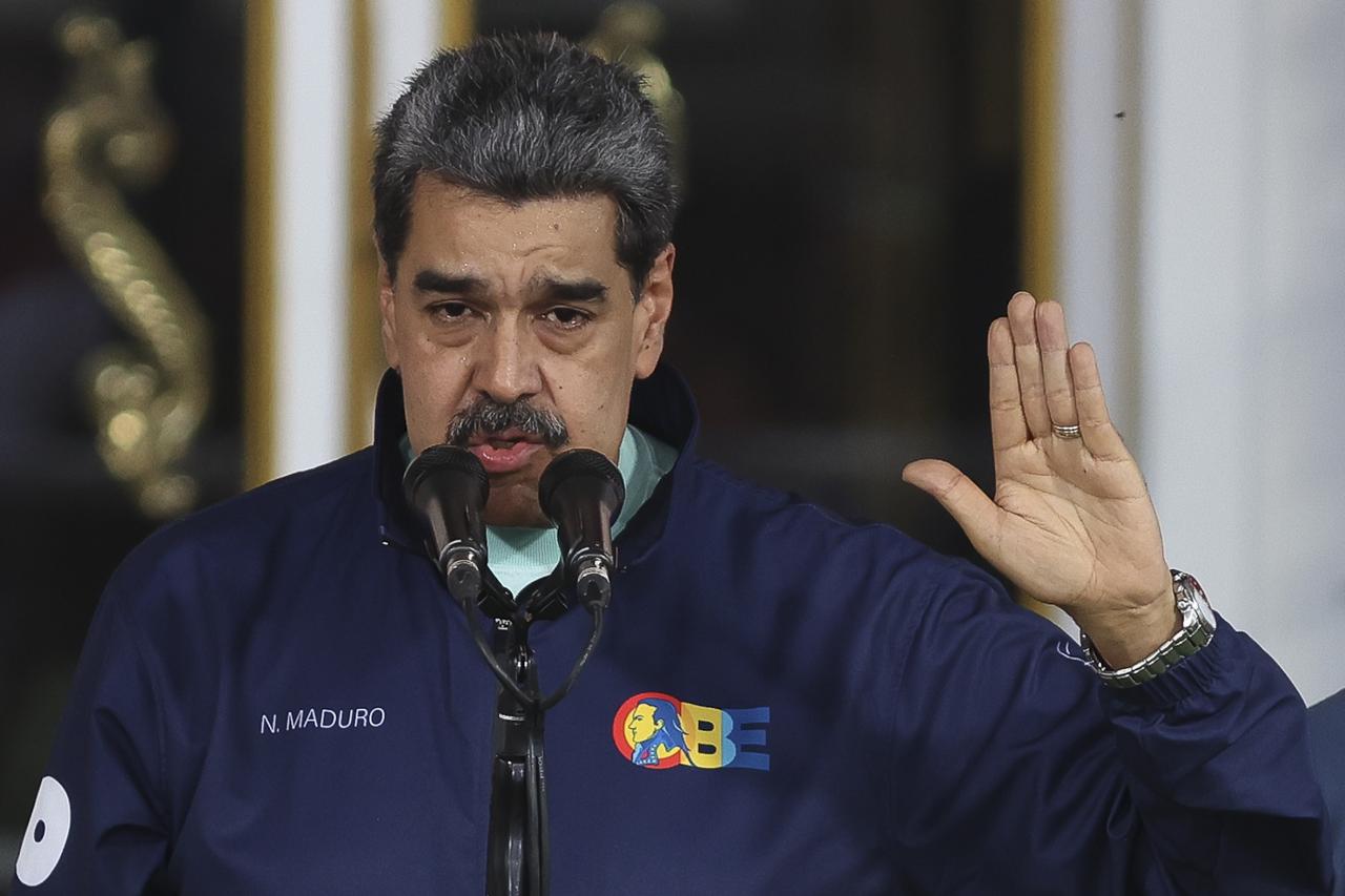 Venezuela says it is responding to US threats ‘with heads held high’