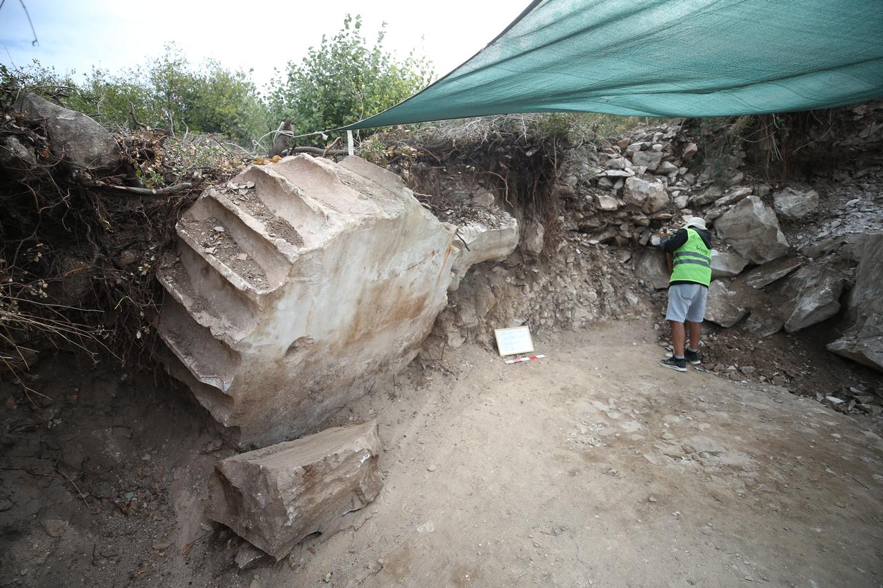 Columns of Türkiye's Cyzicus Hadrian Temple shed light on Roman art, faith