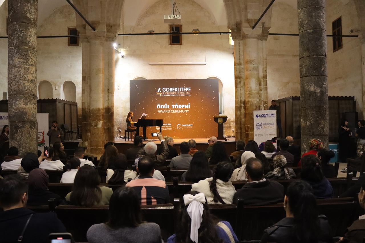 A pianist performs during the closing and award ceremony of the 4th Gobeklitepe International Film Festival, held at the historic Vali Kemalettin Gazezoglu Cultural and Arts Center in Sanliurfa, Türkiye, Nov. 23, 2025. (AA Photo)