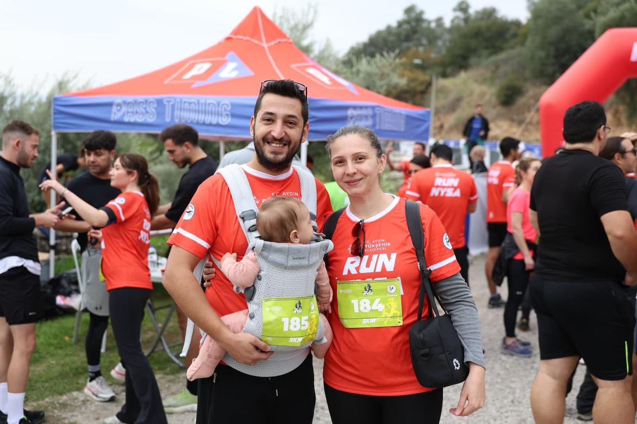 Participants, including families with children, prepare for the Run Nysa race at the Nysa ancient city in Sultanhisar, Aydin, Türkiye, Nov. 23, 2025. (AA Photo)
