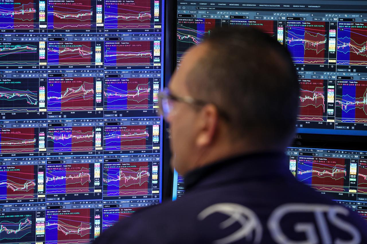 A Trader works on the floor of the New York Stock Exchange (NYSE) in New York, November 21, 2025. (AFP Photo)