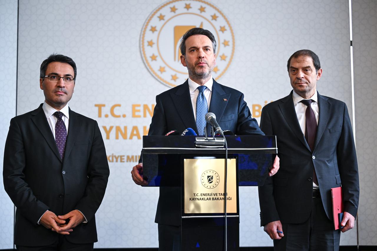 Energy Minister Alparslan Bayraktar (center) delivers remarks alongside senior ministry officials after announcing the results of Türkiye’s latest solar tender round under YEKA 2025 in Ankara, November 25, 2025. (AA Photo)