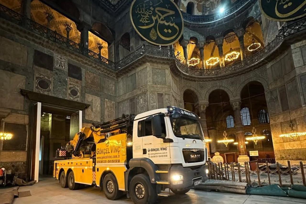 Culture minister addresses Hagia Sophia heavy crane-truck controversy, cites earthquake-proofing efforts