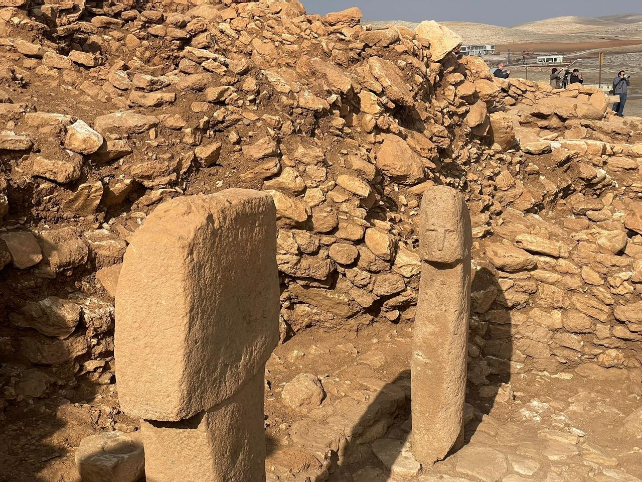 A close-up view of the 12,000-year-old T-shaped pillar featuring a human face discovered at Karahantepe in southeastern Türkiye. (Photo via Koray Erdogan/Türkiye Today)