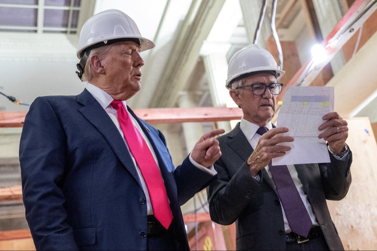 US President Donald Trump points to a cost sheet as he speaks with Federal Reserve chair Jerome Powell (R) as Trump visits the Federal Reserve in Washington, DC, July 24, 2025. (AFP Photo)