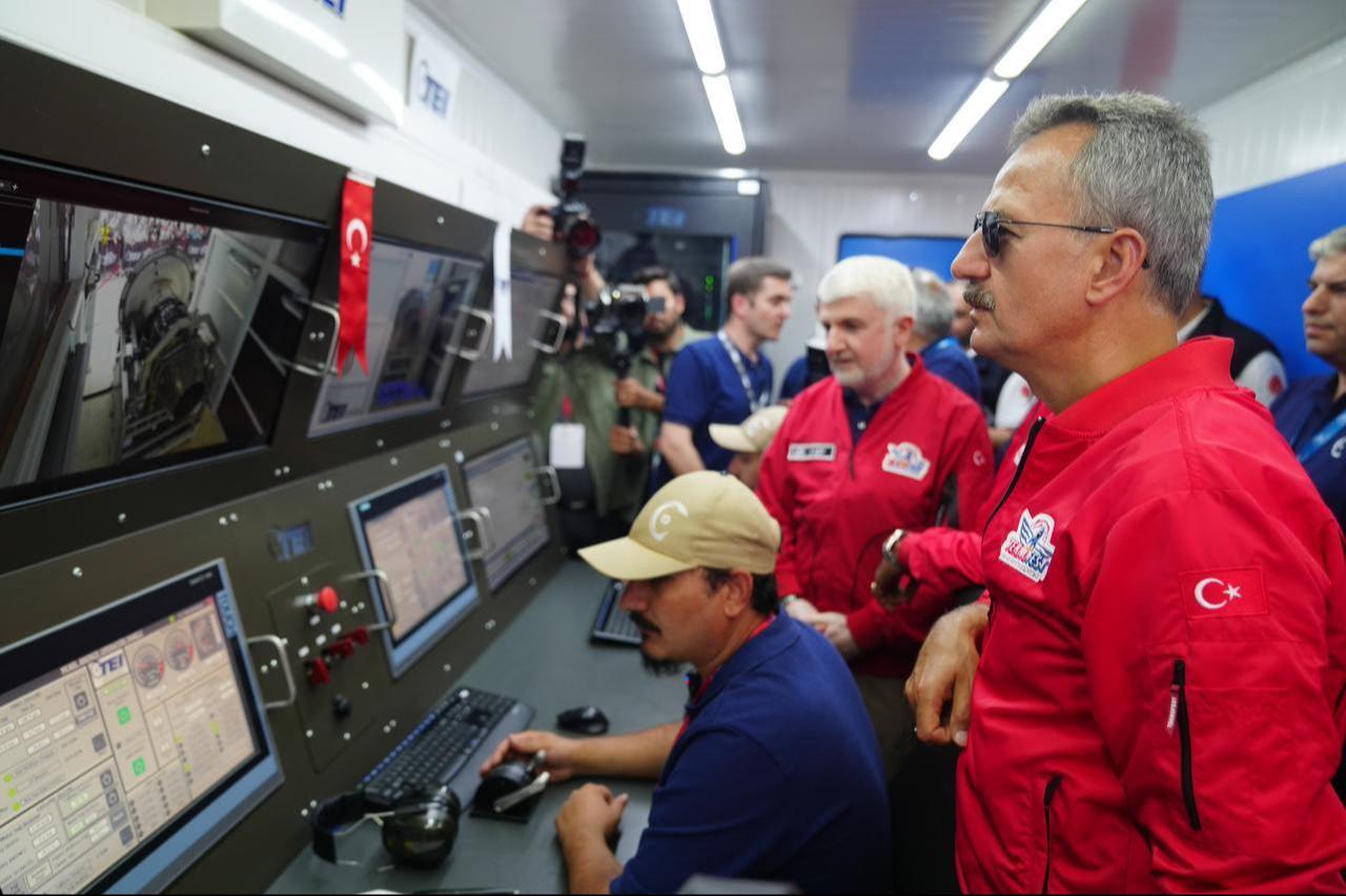 President of the Presidency of Defense Industries Haluk Gorgun (R) visits the TUSAS Engine Industries Inc. (TEI) stand during Teknofest in Istanbul, Türkiye, Sept. 17, 2025. (AA Photo)