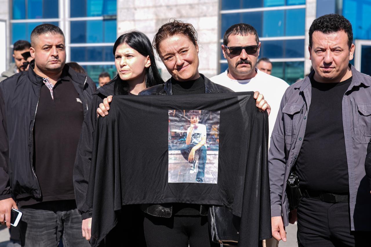 In the case of 15-year-old Mattia Ahmet Minguzzi’s stabbing death in Kadikoy, Istanbul, B.B. and U.B. were each sentenced to 24 years in prison, and their detention will continue. The victim’s mother, Yasemin Akincilar Minguzzi, was present at the courthouse. Istanbul, Türkiye, October 21, 2025. (AA Photo)
