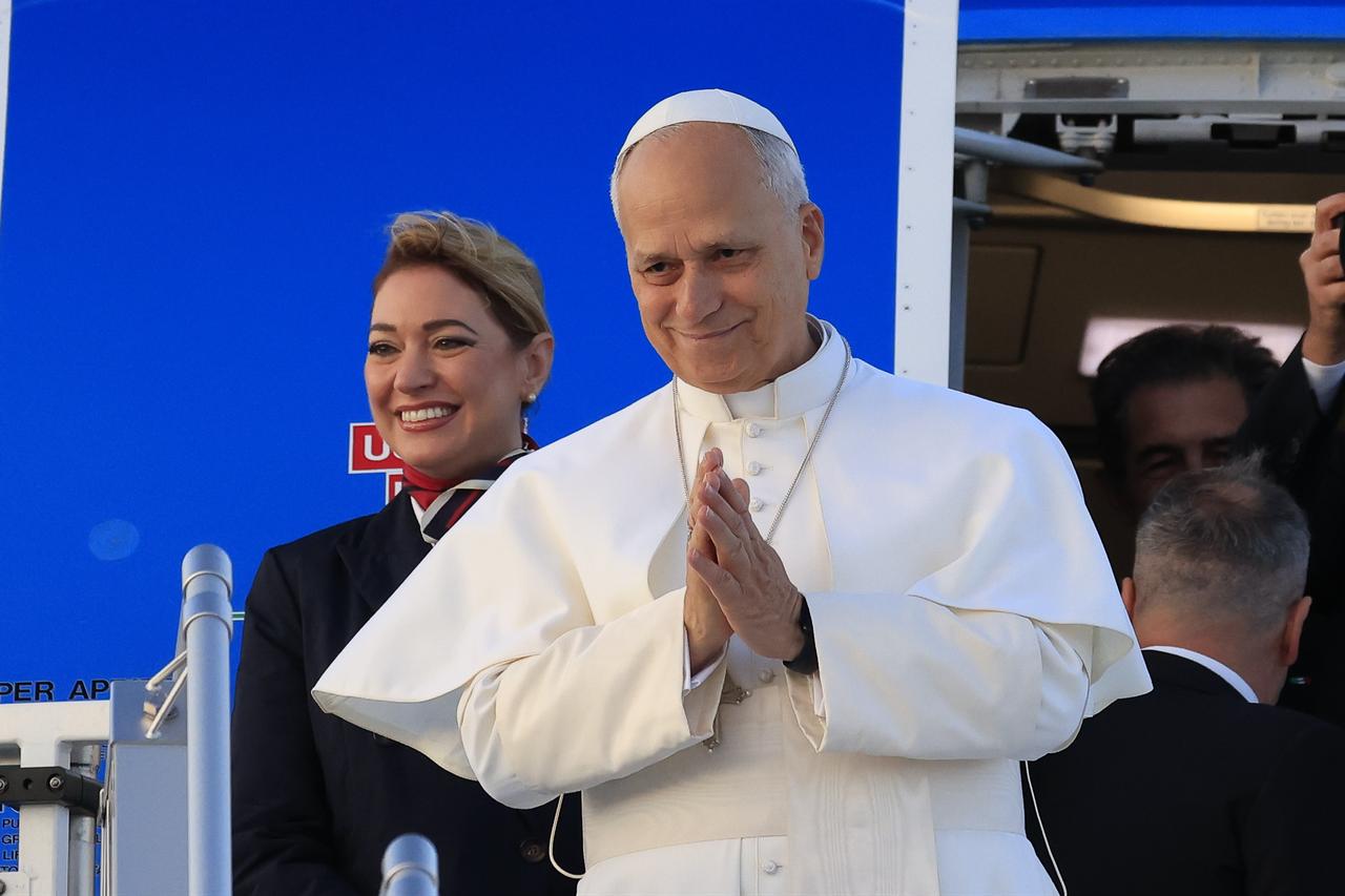 Pope Leo XIV boards a plane to Ankara at Rome's Fiumicino international airport, Italy, November 27, 2025. (AA Photo)