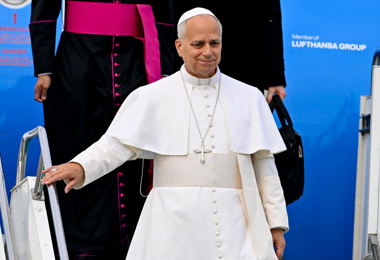 Pope Leo XIV disembarks from the airplane after his arrival at Esenboga Airport in Ankara, Türkiye, November 27, 2025. (AA Photo)