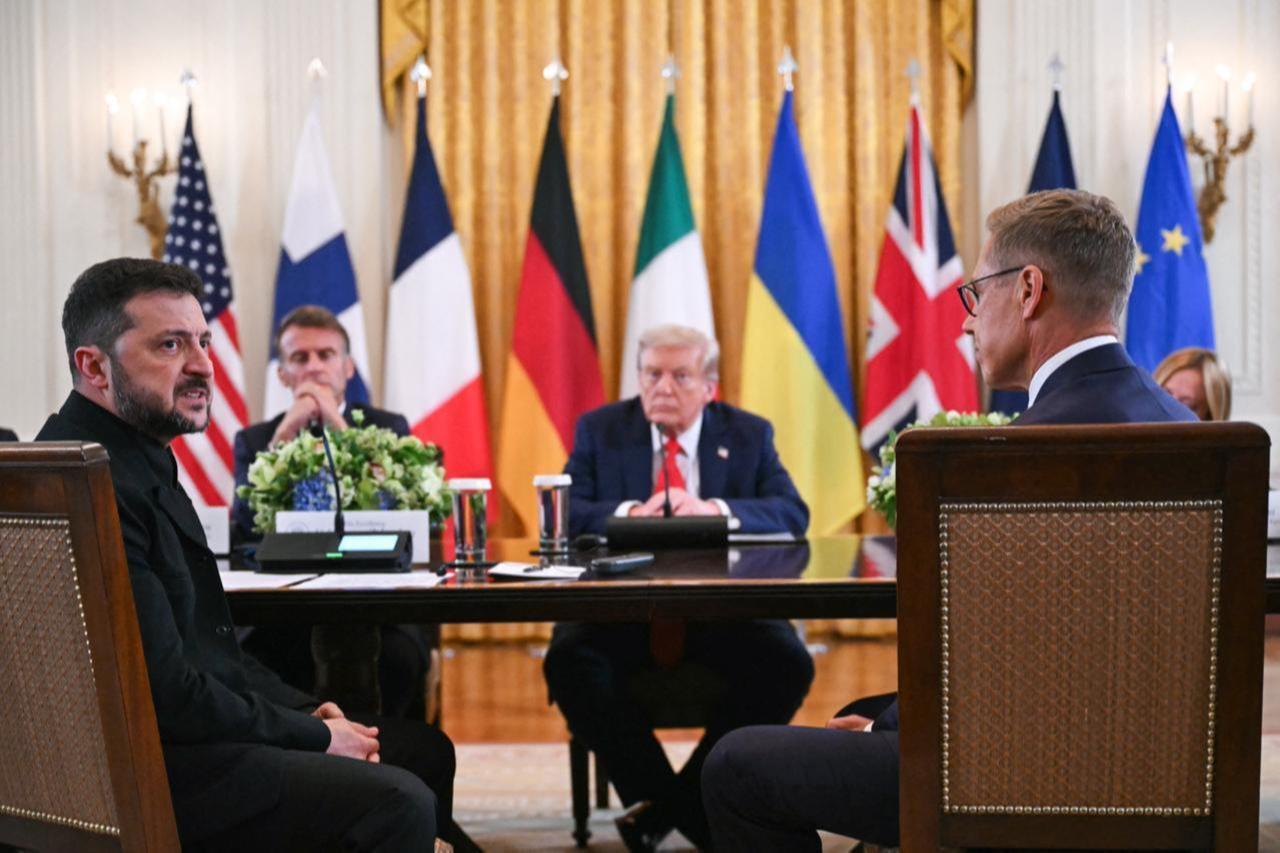 (L/R) Ukrainian President Volodymyr Zelenskyy speaks as French President Emmanuel Macron, US President Donald Trump and Finnish President Alexander Stubb listen during a meeting with European leaders in the East Room of the White House in Washington, DC, on August 18, 2025. (AFP Photo)