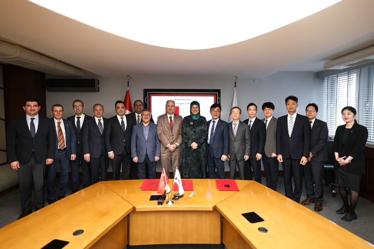 The Turkish Red Crescent and South Korea’s SK Plasma signed an agreement during the Türkiye–Korea Summit to establish Türkiye’s first plasma-derived medicine production facility in Ankara, Türkiye on Nov. 27, 2025. (AA Photo)