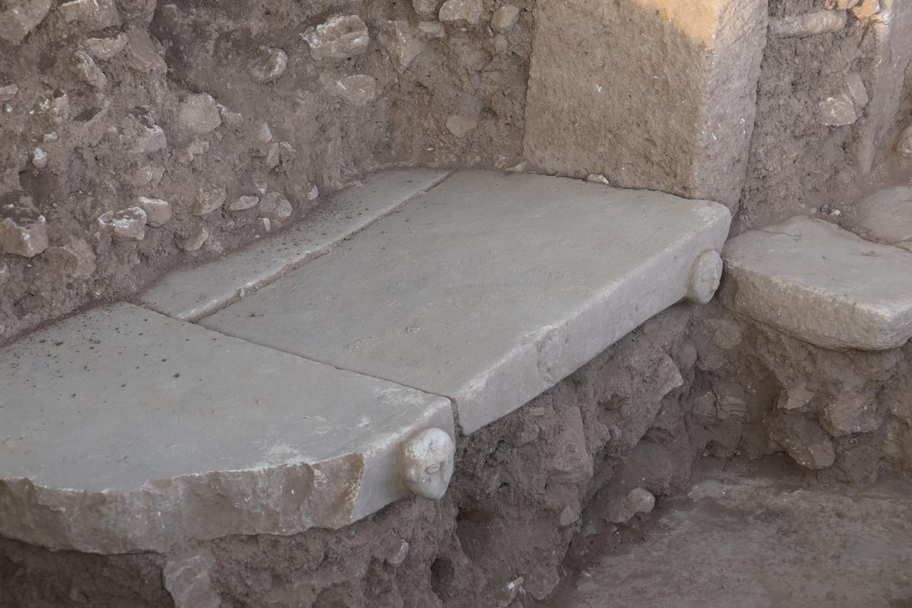 8,500-year-old carved faces, tiny double-faced bead reshape Sefertepe’s role in Tas Tepeler