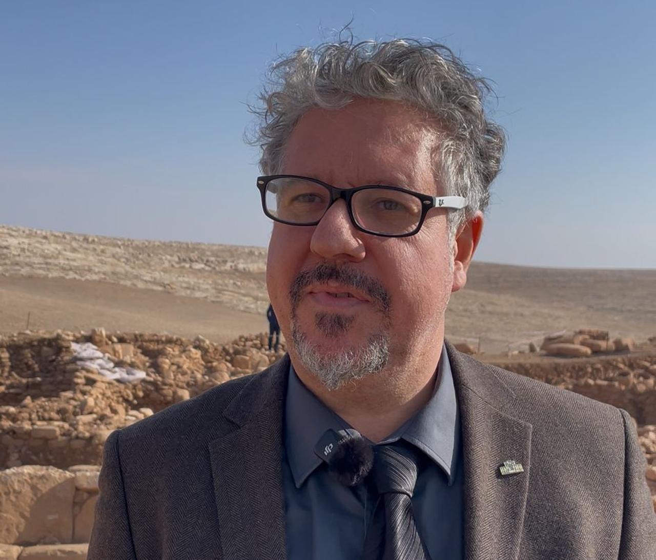 Assoc. Prof. Emre Guldogan speaking at Karahantepe, another key Neolithic site within the Tas Tepeler project, during an interview with Türkiye Today. (Photo by Koray Erdogan/Türkiye Today)