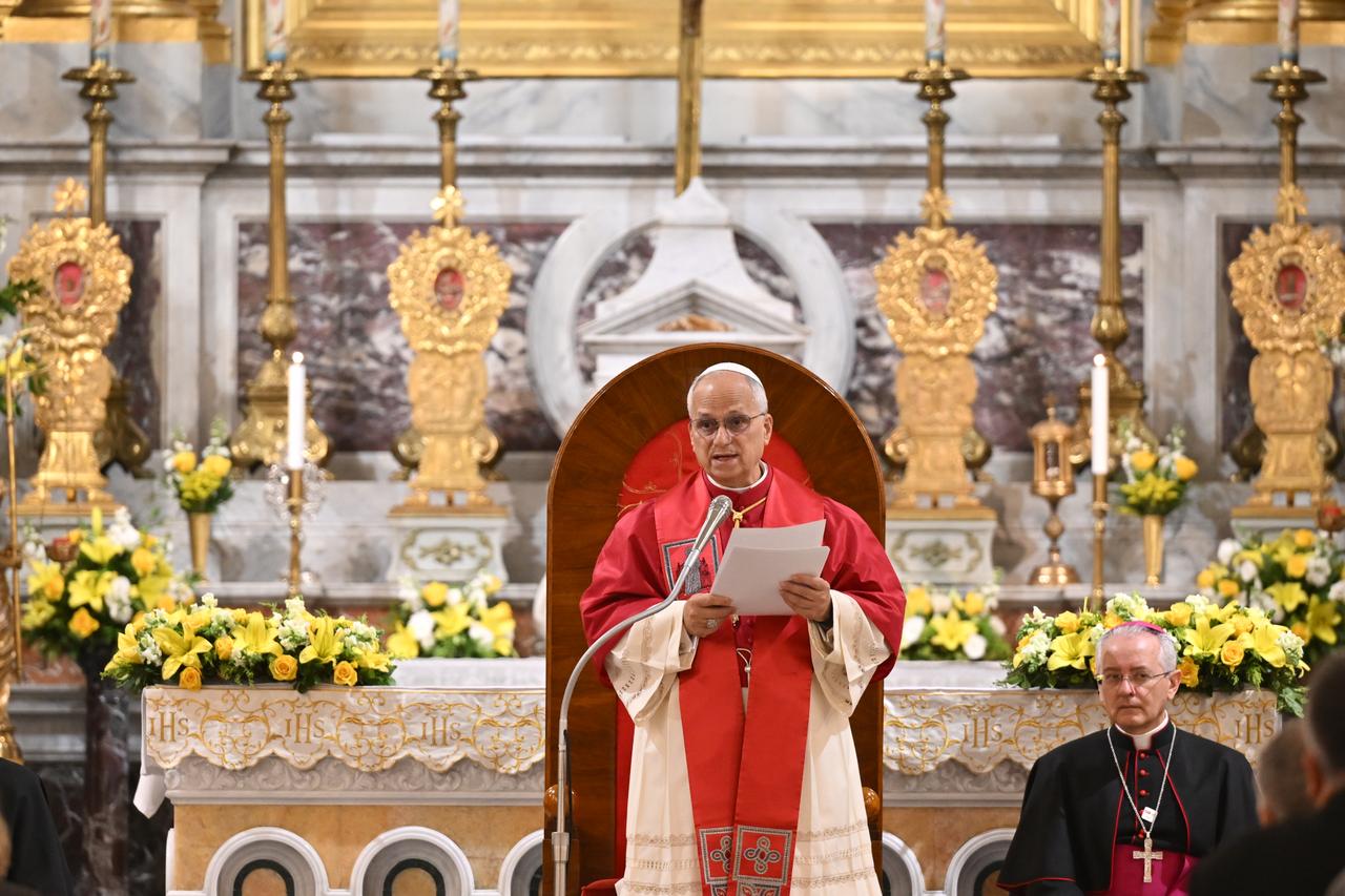 Pope Leo XIV addresses clergy at Istanbul’s Saint Esprit Cathedral
