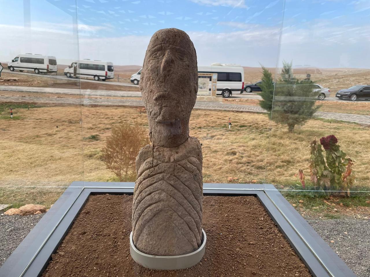 Recently unveiled Neolithic statue from Sayburc with stitched-mouth depiction, interpreted as linked to death rituals and symbolic expression. (Photo by Koray Erdogan/Türkiye Today)