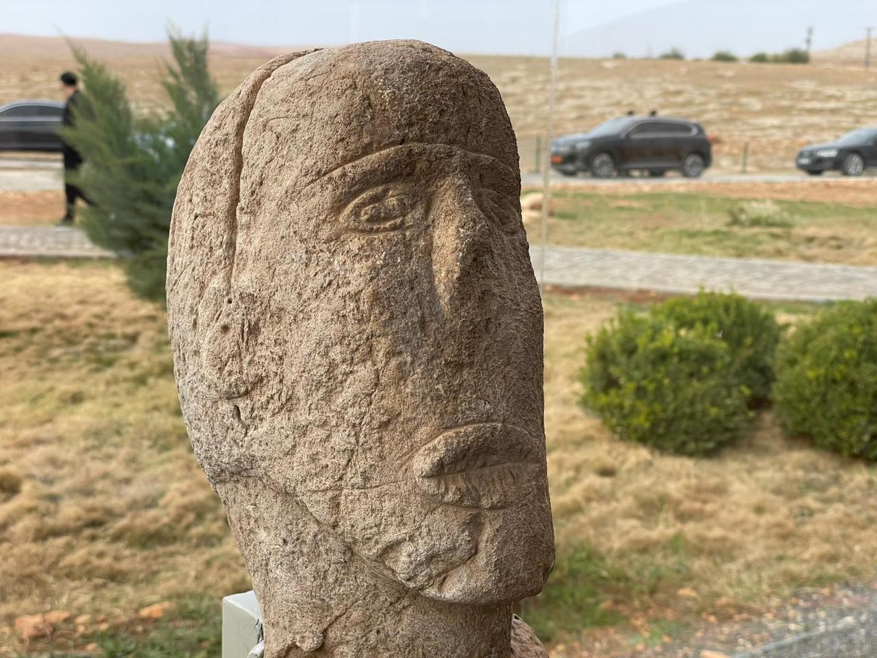 Recently unveiled Neolithic statue from Sayburc with stitched-mouth depiction, interpreted as linked to death rituals and symbolic expression. (Photo by Koray Erdogan/Türkiye Today)