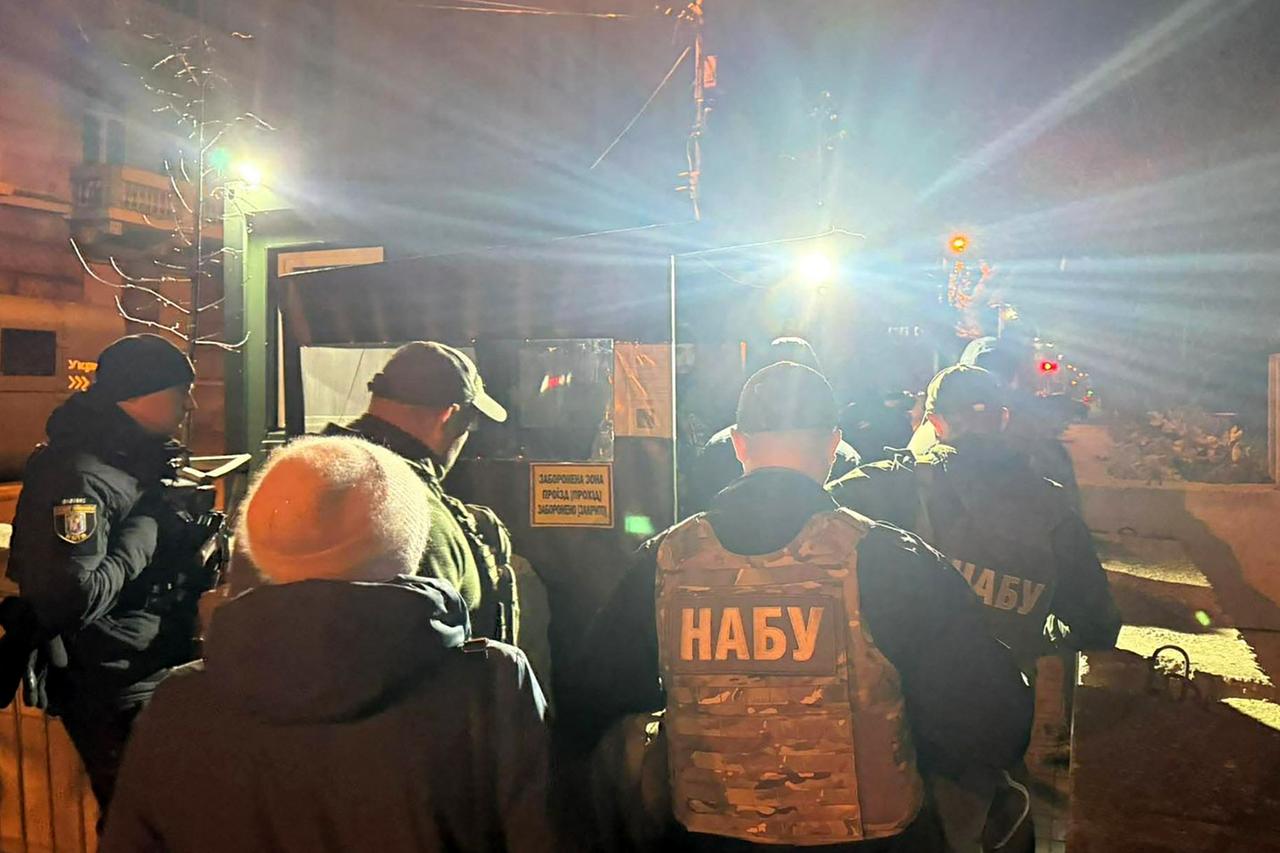 In this handout photograph taken and provided to AFP by the Ukrainian media outlet 'Ukrainska Pravda', officers of the National Anti-Corruption Bureau (NABU) pass through a checkpoint in the government quarter in Kyiv, Ukraine on Nov. 28, 2025. (AFP Photo / Ukrainska Pravda)
