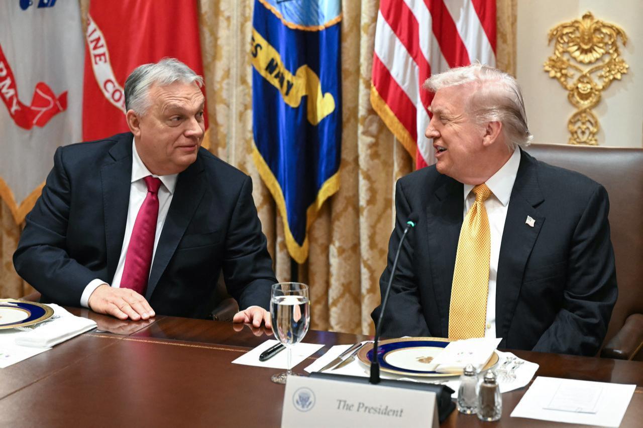 US President Donald Trump (R) and Hungarian Prime Minister Viktor Orban meet in the Cabinet Room of the White House in Washington, DC on Nov. 7, 2025. (AFP Photo)