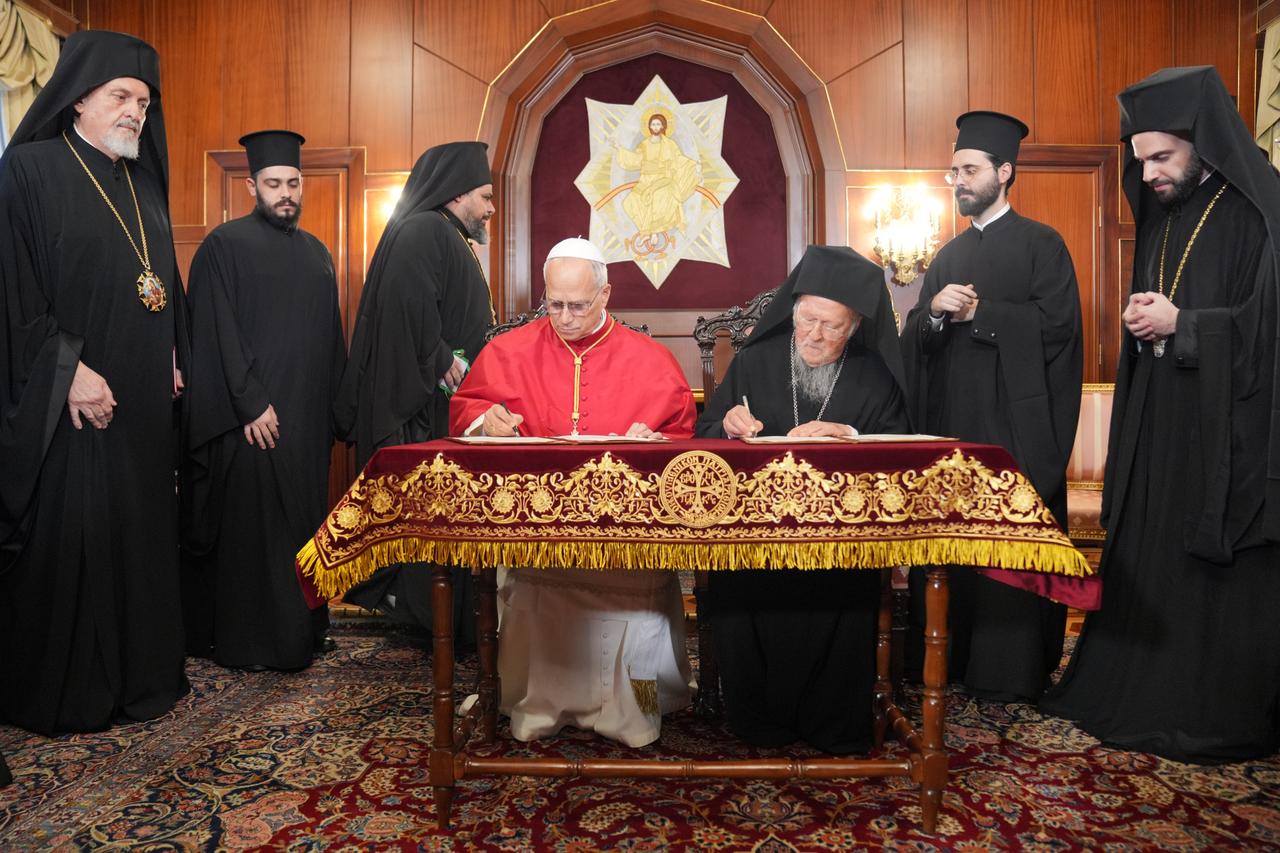 Pope Leo XIV visits Istanbul’s Blue Mosque and Fener Greek Patriarchate