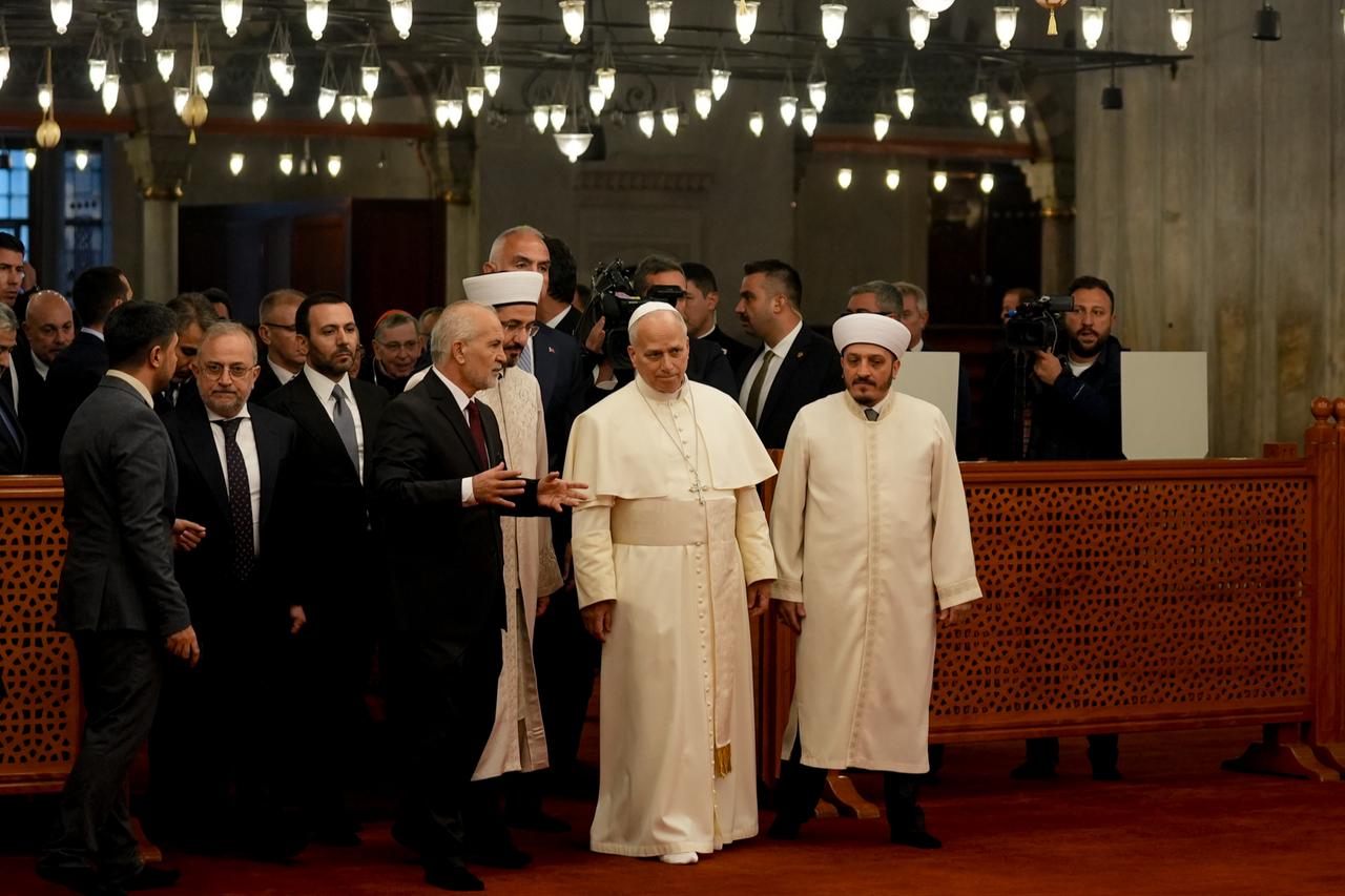 Pope Leo XIV visits the The Blue Mosque in Istanbul, Türkiye on Nov. 29, 2025. (AA Photo)