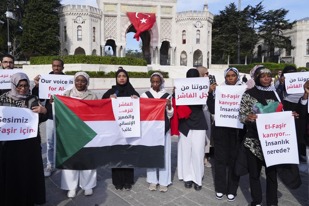 ‘Scenes like judgment day’ in el-Fasher, say Sudanese at Istanbul rally