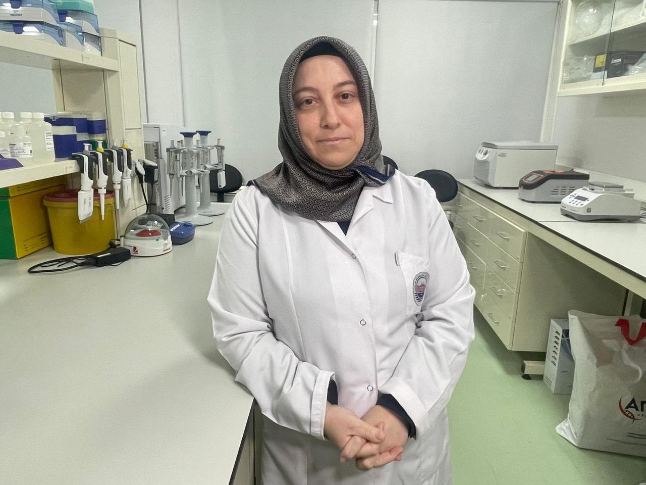 Dr. Tuğba Kul Köprülü, Sağlık Bilimleri Üniversitesi (SBÜ), Hamidiye Sağlık Bilimleri Enstitüsü, Moleküler Tıp Anabilim Dalı'nda Yardımcı Doçent. İstanbul, Türkiye, 3 Kasım 2025. (AA Fotoğraf)