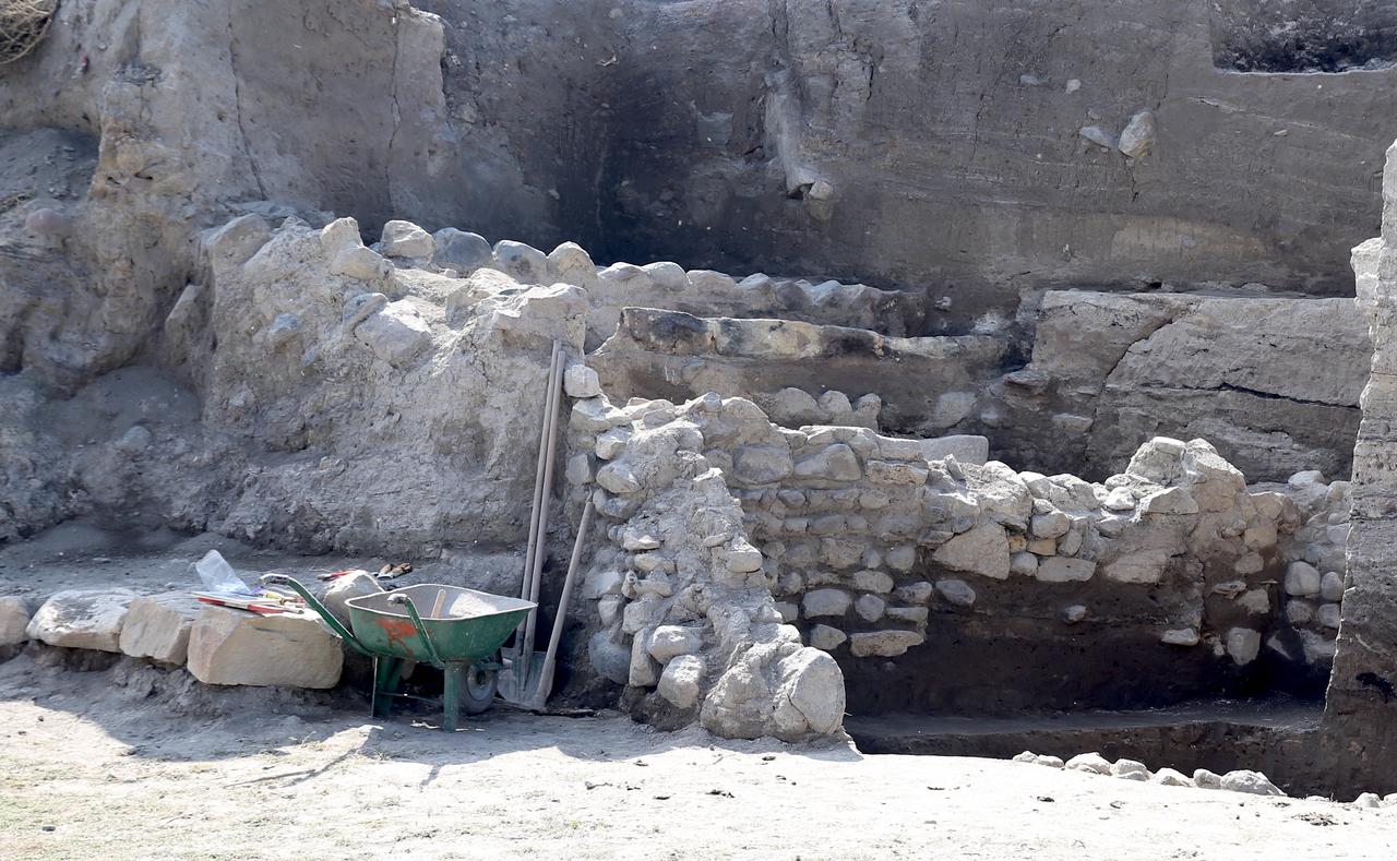 A view of the Degirmenler Hoyuk excavation area showing multi-phase stone architecture uncovered during recent rescue digs in Erzurum, eastern Türkiye, Nov. 2, 2025. (AA Photo)