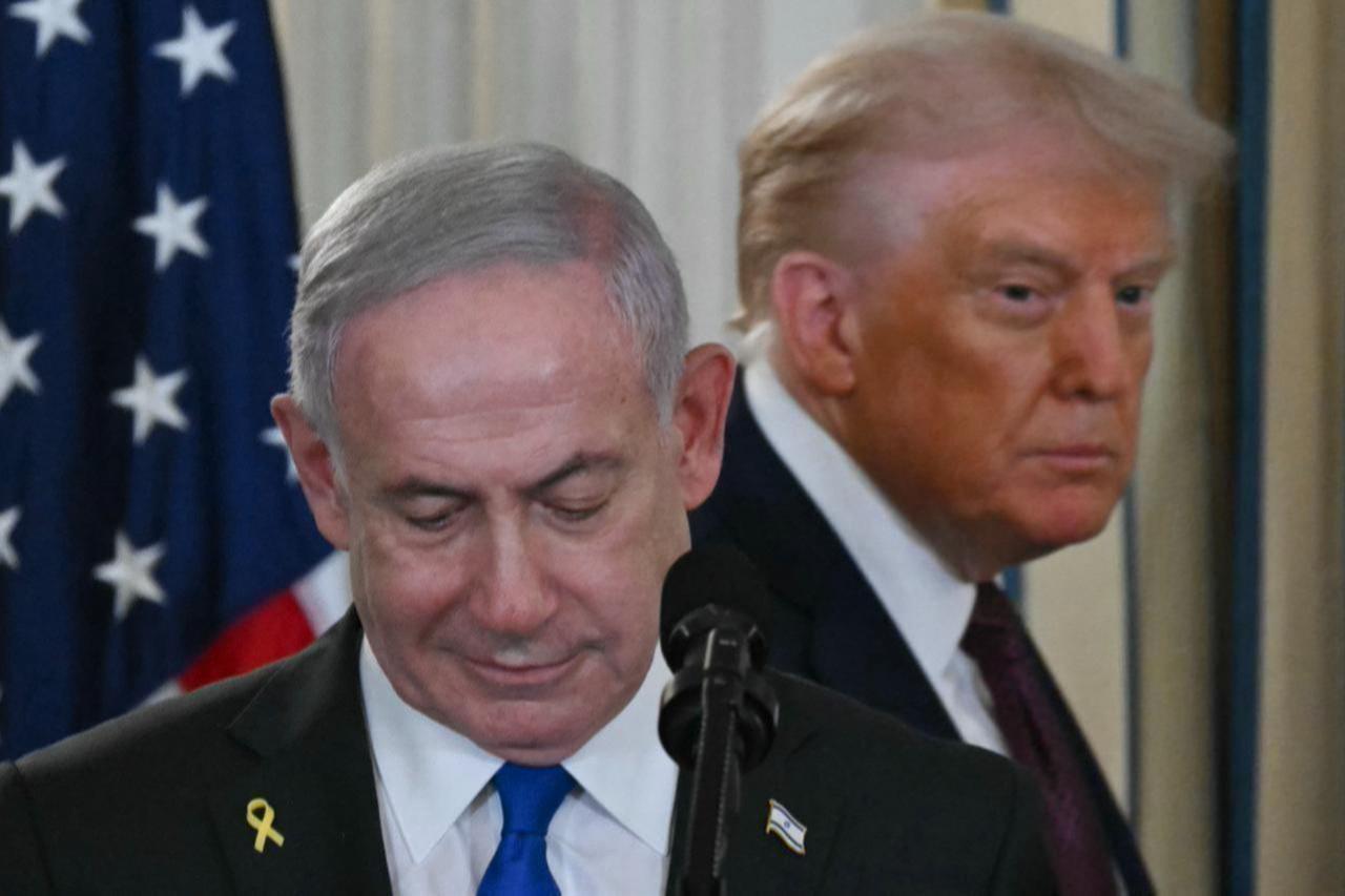 US President Donald Trump and Israeli Prime Minister Benjamin Netanyahu (L) arrive for a press conference in the State Dining Room of the White House in Washington, DC on Sept. 29, 2025. (AFP Photo)