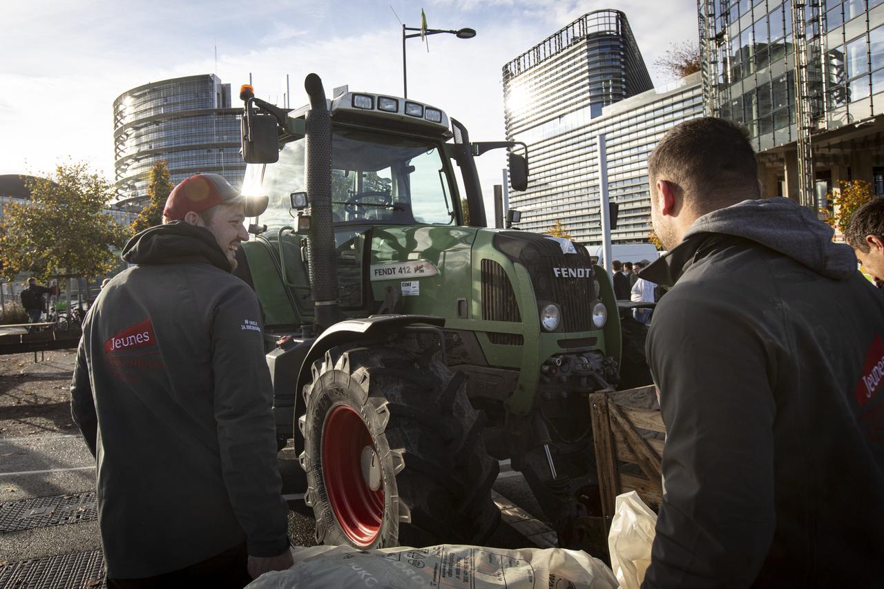 Farmers protest against the EU Common Agricultural Policy (CAP) and Ursula von der Leyen outside the European Parliament in Strasbourg, France, October 21, 2025. (AA Photo)