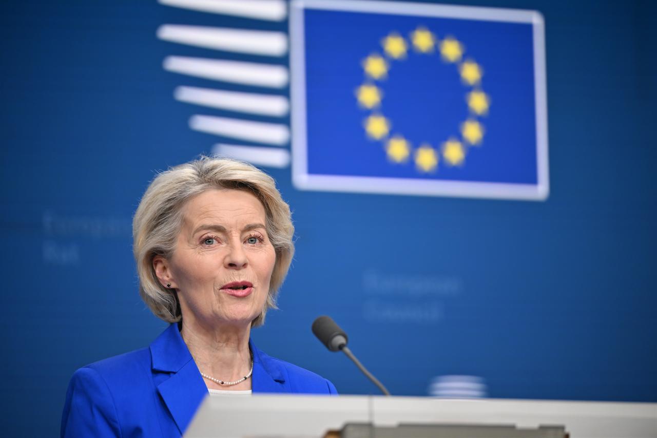 European Commission President Ursula von der Leyen (L) speak at a joint press conference after the EU leaders’ summit in Brussels, Belgium. October 23, 2025. (AA Photo)